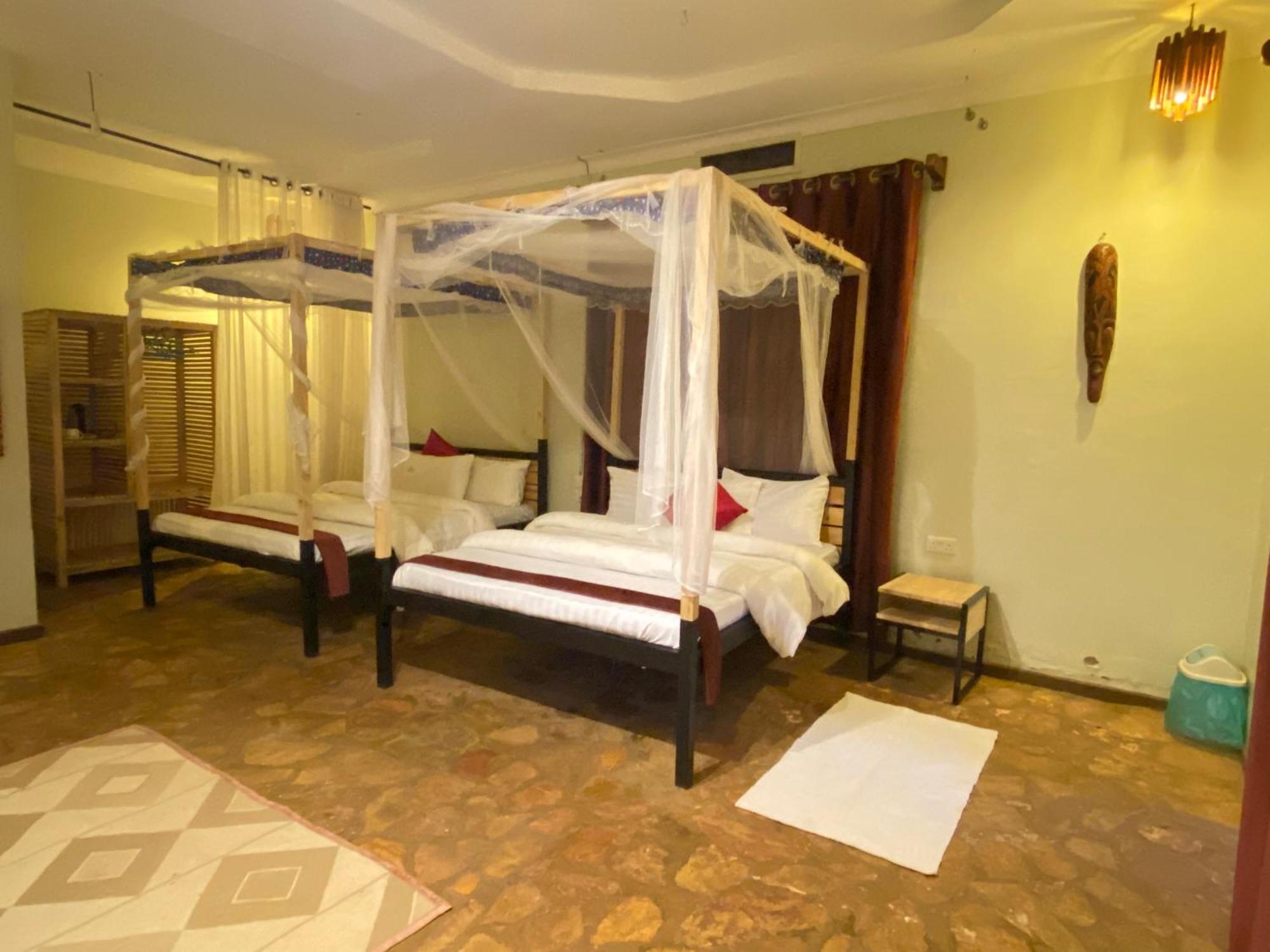 Afro Smile Hotel & Guest House Τζίντζα Εξωτερικό φωτογραφία