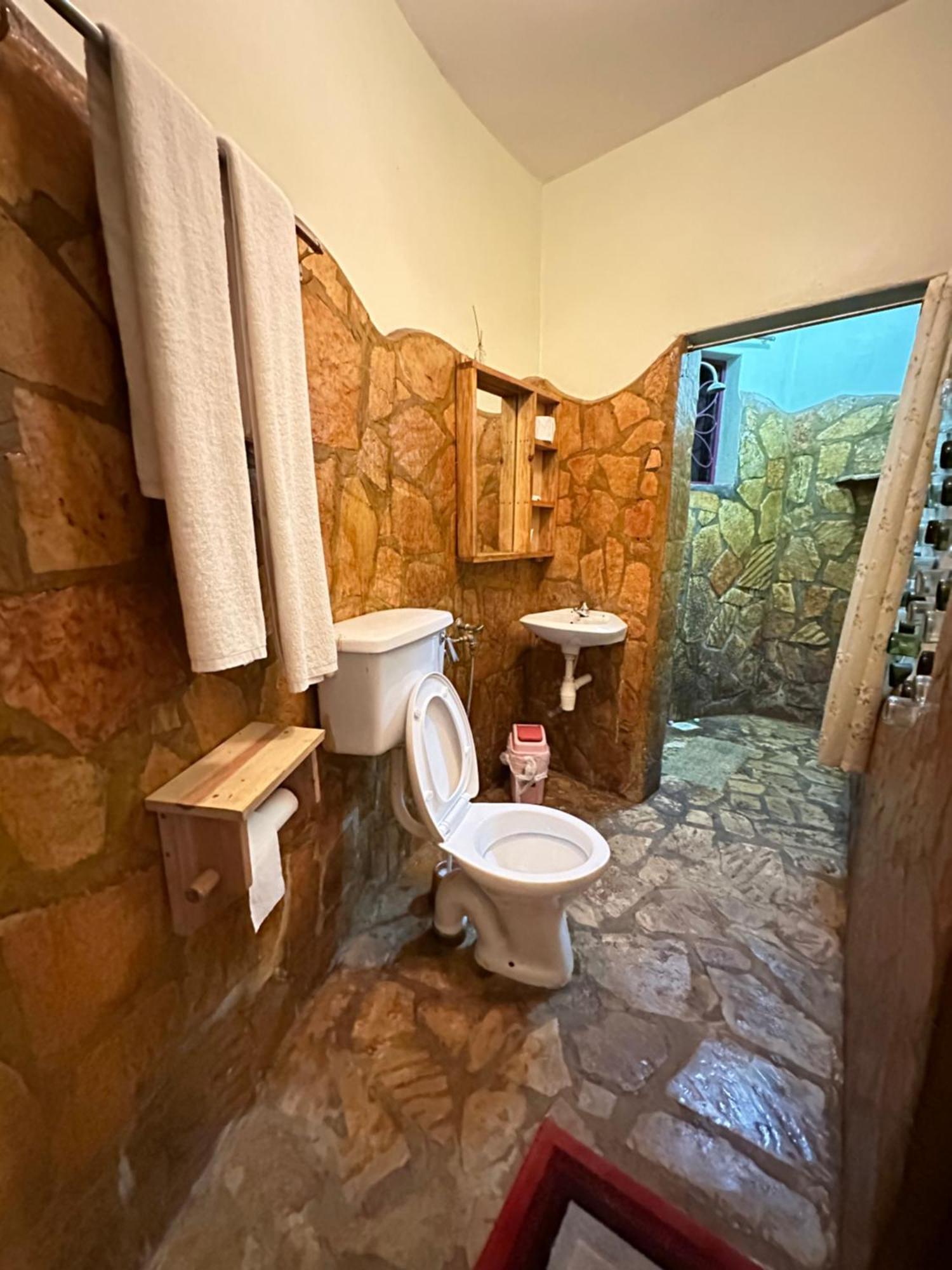 Afro Smile Hotel & Guest House Τζίντζα Εξωτερικό φωτογραφία